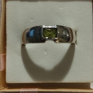 Elegant Silver 925 & Peridot Ring